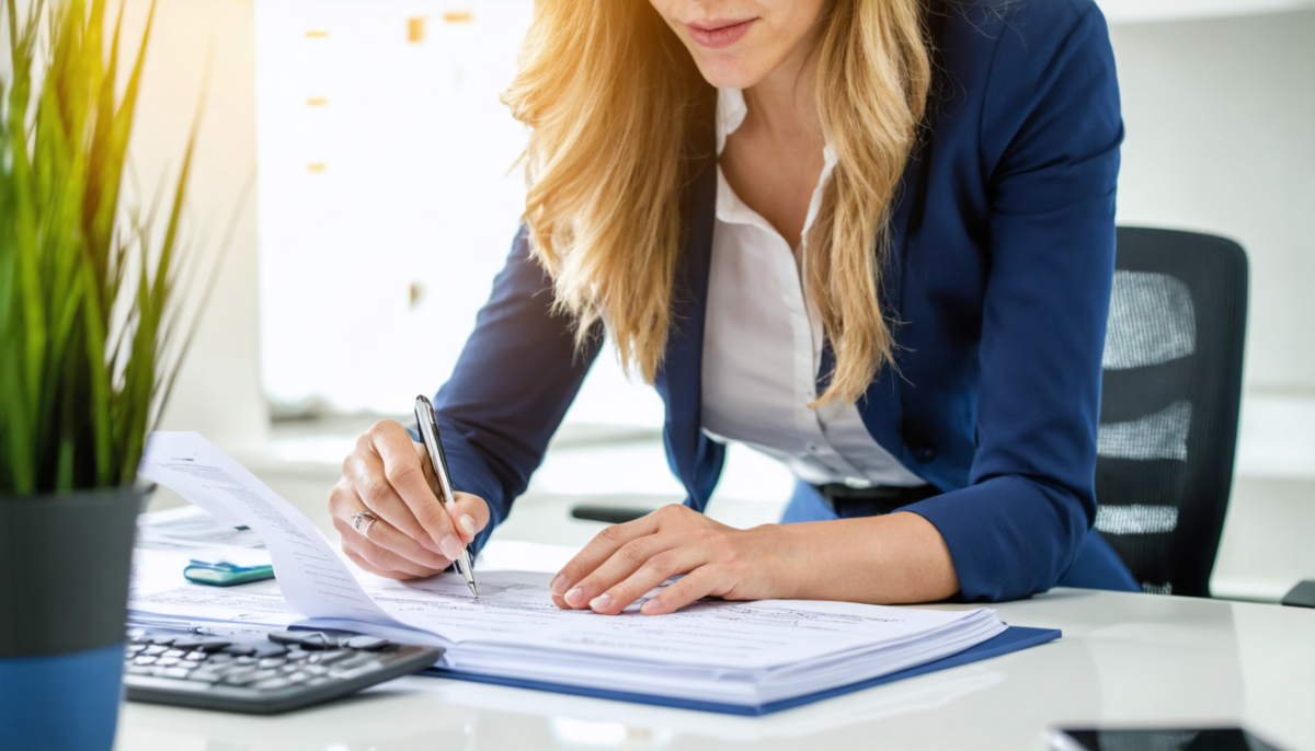 découvrez notre guide pratique pour déclarer facilement le chiffre d'affaires de votre micro-entreprise et respecter vos obligations fiscales en toute sérénité.