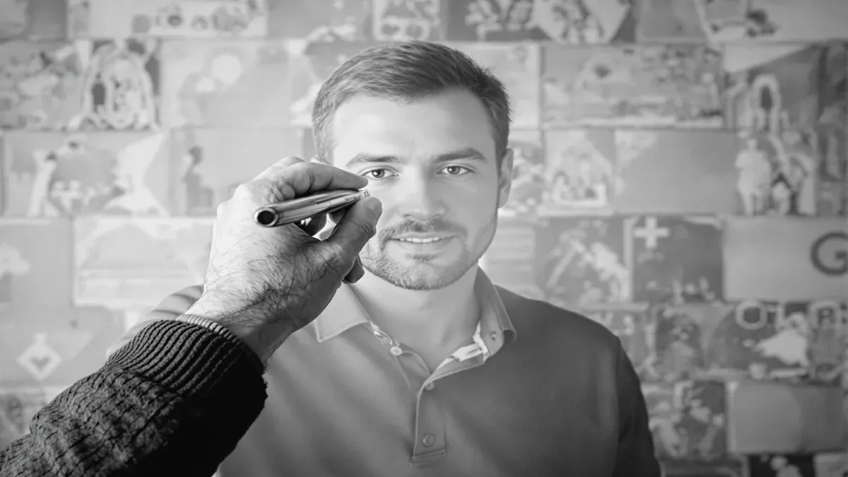 Dessinateur dessinant un homme souriant sur mur artistique.